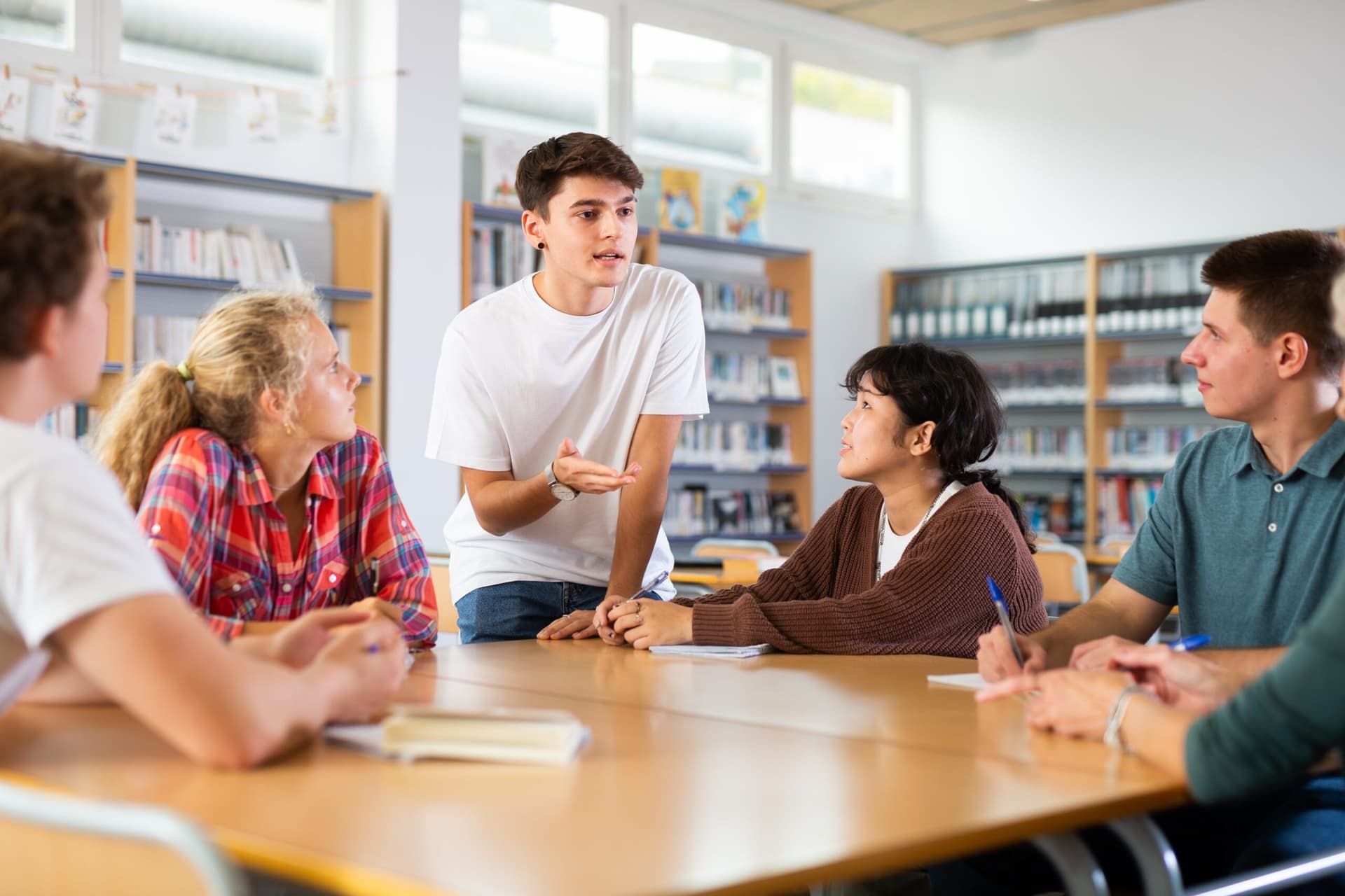 Material escolar y documentos académicos